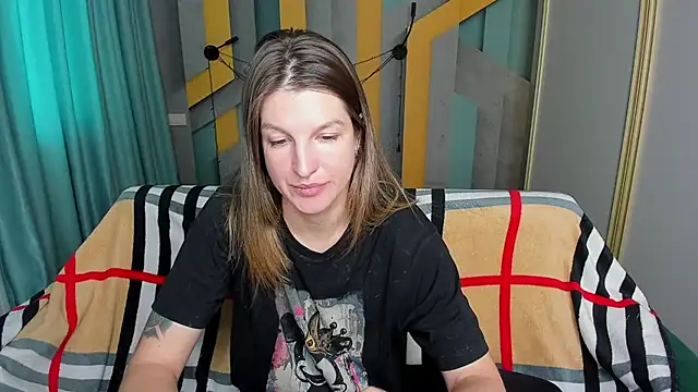 EmilyWalkeri online show from 11.17.25