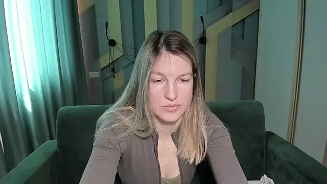 Snapshot of EmilyWalkeri chatting on 04.24.26 EmilyWalkeri online show from 04.24.26