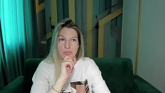 Snapshot of EmilyWalkeri chatting on 06.05.26 EmilyWalkeri online show from 06.05.26