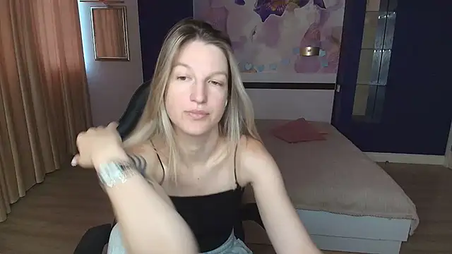 EmilyWalkeri online show from 07.21.26