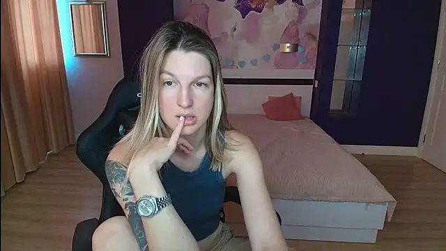 EmilyWalkeri online show from 07.22.26