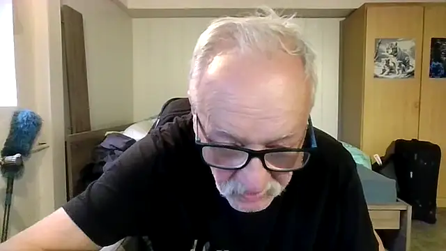 Snapshot of Sammy1660 chatting on 10.12.25 Sammy1660 online show from 10.12.25