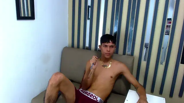 Snapshot of Levis_Montes chatting on 12.18.24 Levis Montes online show from 12.18.24