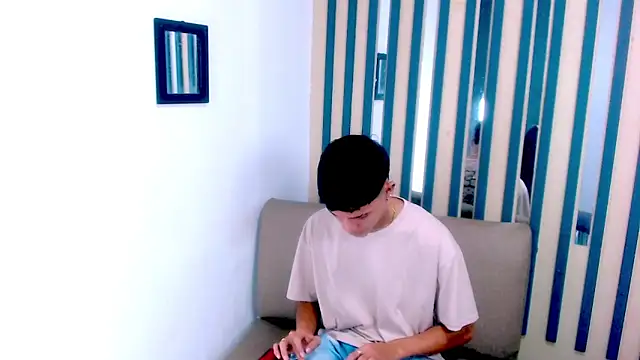 Snapshot of Levis_Montes chatting on 12.23.24 Levis Montes online show from 12.23.24