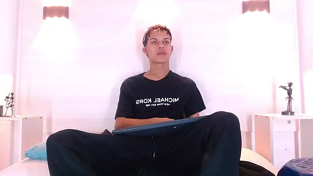 Snapshot of Levis_Montes chatting on 01.27.25 Levis Montes online show from 01.27.25