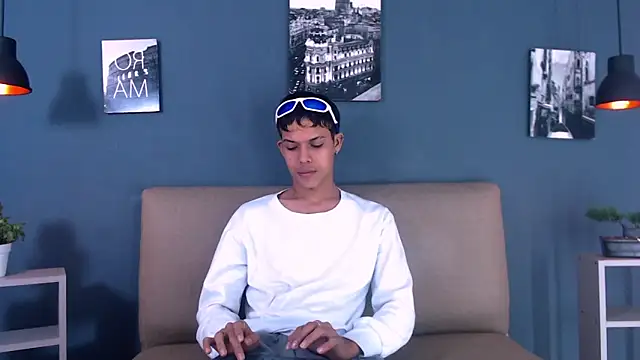 Snapshot of Levis_Montes chatting on 02.05.25 Levis Montes online show from 02.05.25