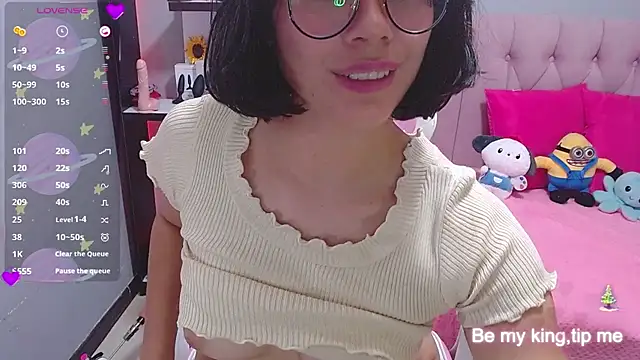 Snapshot of LoaLuxury chatting on 12.05.24 LoaLuxury online show from 12.05.24