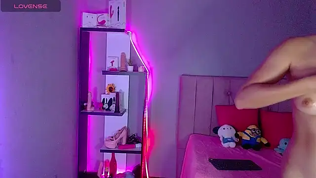 Snapshot of LoaLuxury chatting on 12.06.24 LoaLuxury online show from 12.06.24