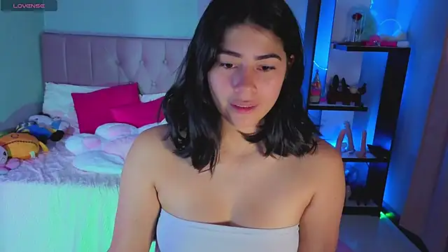 Snapshot of LoaLuxury chatting on 09.20.25 LoaLuxury online show from 09.20.25