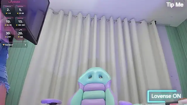 Emelyross  online show from 02.18.25