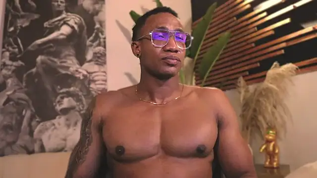 Snapshot of Logan_Varela chatting on 02.12.25 Logan Varela online show from 02.12.25