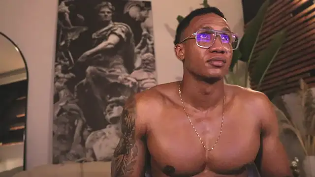 Snapshot of Logan_Varela chatting on 02.13.25 Logan Varela online show from 02.13.25