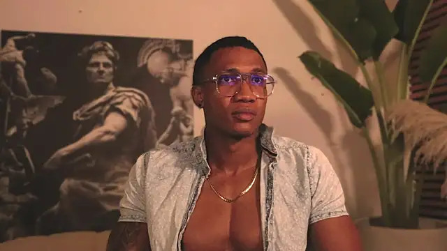 Snapshot of Logan_Varela chatting on 02.15.25 Logan Varela online show from 02.15.25