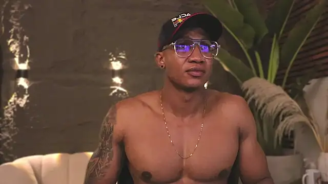 Snapshot of Logan_Varela chatting on 02.18.25 Logan Varela online show from 02.18.25