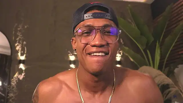 Snapshot of Logan_Varela chatting on 02.19.25 Logan Varela online show from 02.19.25