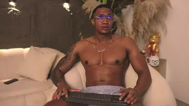 Snapshot of Logan_Varela chatting on 02.20.25 Logan Varela online show from 02.20.25