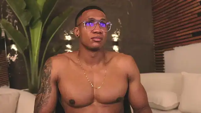 Snapshot of Logan_Varela chatting on 02.25.25 Logan Varela online show from 02.25.25