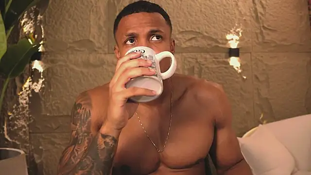 Snapshot of Logan_Varela chatting on 03.05.25 Logan Varela online show from 03.05.25