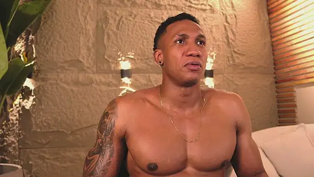 Snapshot of Logan_Varela chatting on 03.07.25 Logan Varela online show from 03.07.25