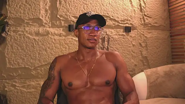 Snapshot of Logan_Varela chatting on 03.12.25 Logan Varela online show from 03.12.25