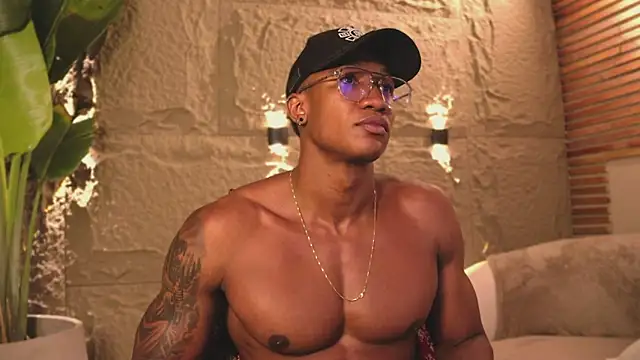 Snapshot of Logan_Varela chatting on 03.13.25 Logan Varela online show from 03.13.25