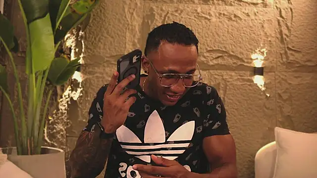 Snapshot of Logan_Varela chatting on 03.16.25 Logan Varela online show from 03.16.25