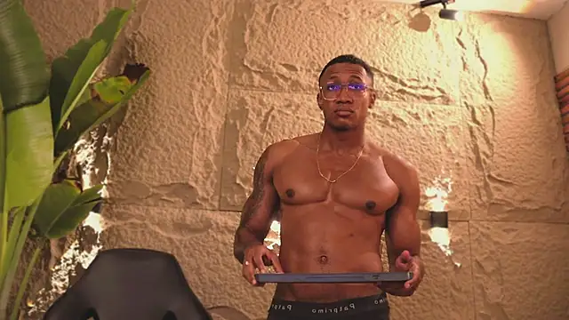 Snapshot of Logan_Varela chatting on 03.16.25 Logan Varela online show from 03.16.25