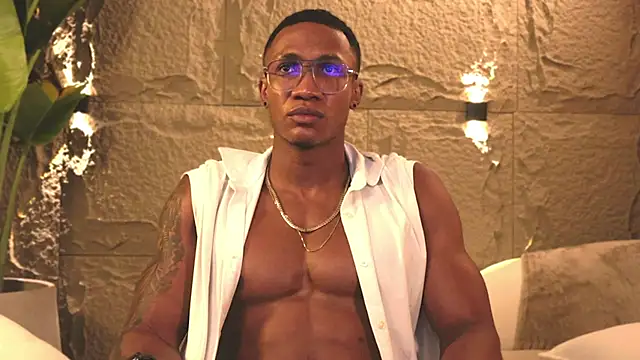 Snapshot of Logan_Varela chatting on 03.20.25 Logan Varela online show from 03.20.25