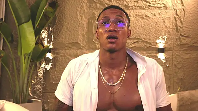 Snapshot of Logan_Varela chatting on 03.20.25 Logan Varela online show from 03.20.25