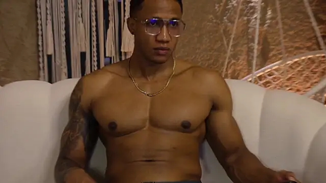 Snapshot of Logan_Varela chatting on 09.10.25 Logan Varela online show from 09.10.25