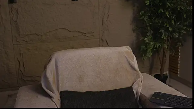 Snapshot of Logan_Varela chatting on 09.30.25 Logan Varela online show from 09.30.25