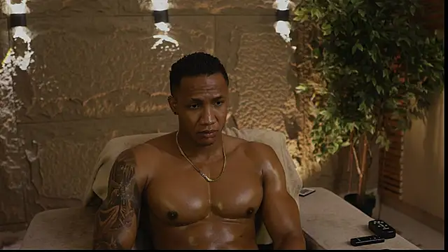 Snapshot of Logan_Varela chatting on 10.01.25 Logan Varela online show from 10.01.25