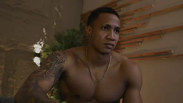 Snapshot of Logan_Varela chatting on 10.09.25 Logan Varela online show from 10.09.25