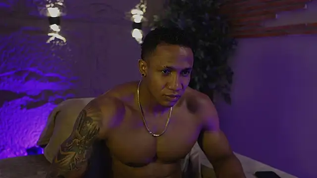 Snapshot of Logan_Varela chatting on 10.15.25 Logan Varela online show from 10.15.25