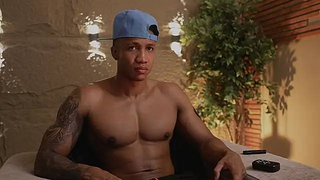 Snapshot of Logan_Varela chatting on 11.16.25 Logan Varela online show from 11.16.25