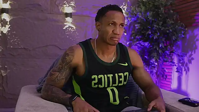 Snapshot of Logan_Varela chatting on 12.03.25 Logan Varela online show from 12.03.25