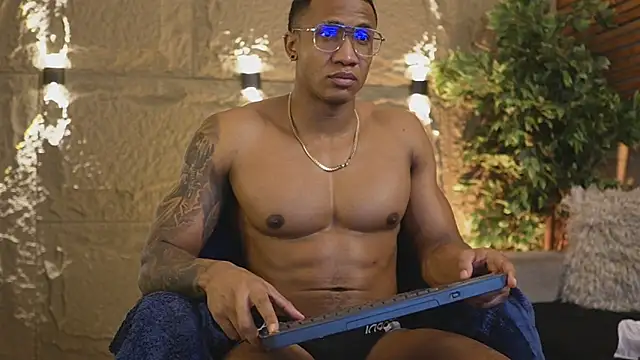 Logan Varela online show from 12.19.25