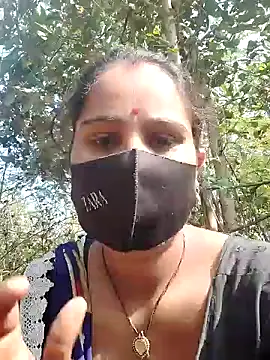 Snapshot of Hey_Ziya chatting on 12.18.24 Hey Ziya online show from 12.18.24