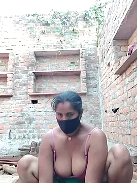 Snapshot of Hey_Ziya chatting on 11.10.25 Hey Ziya online show from 11.10.25