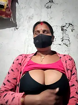 Snapshot of Hey_Ziya chatting on 11.12.25 Hey Ziya online show from 11.12.25