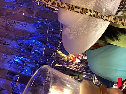 gurlnips online show from 02.14.25