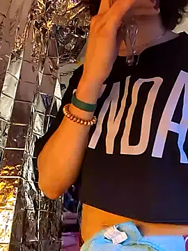 gurlnips online show from 03.21.25