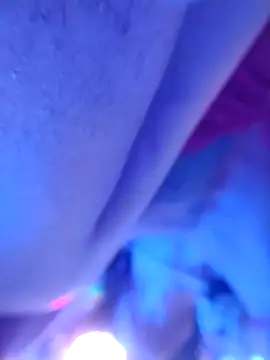 gurlnips online show from 09.28.25