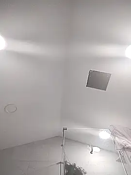 gurlnips online show from 12.22.25