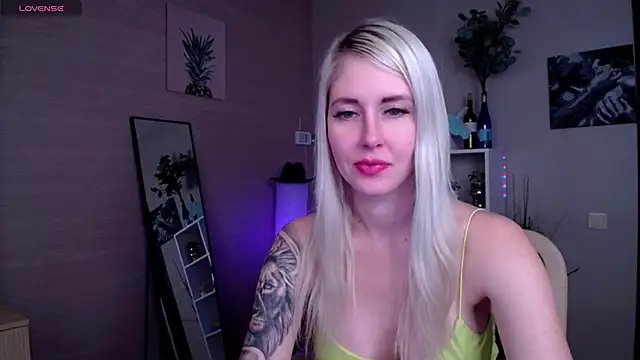 Snapshot of Mermaid_N chatting on 03.05.25 Mermaid N online show from 03.05.25