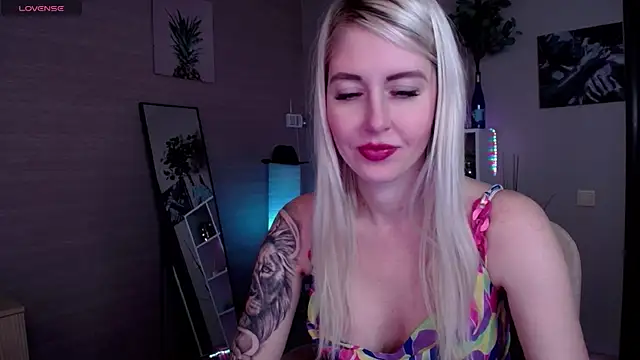 Snapshot of Mermaid_N chatting on 03.13.25 Mermaid N online show from 03.13.25