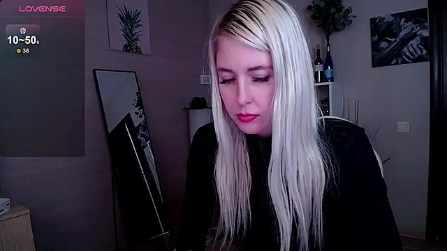 Snapshot of Mermaid_N chatting on 03.18.25 Mermaid N online show from 03.18.25