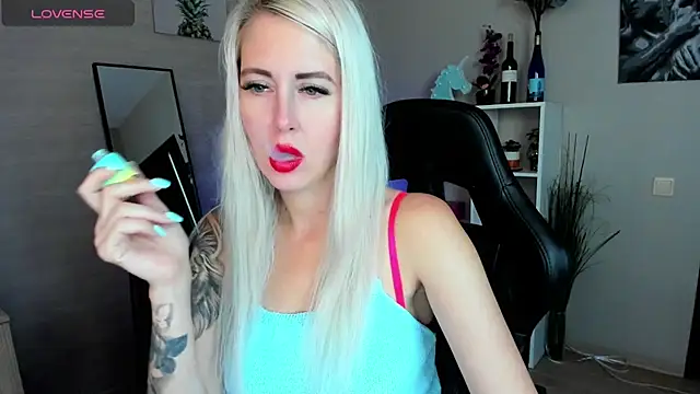 Snapshot of Mermaid_N chatting on 09.15.25 Mermaid N online show from 09.15.25