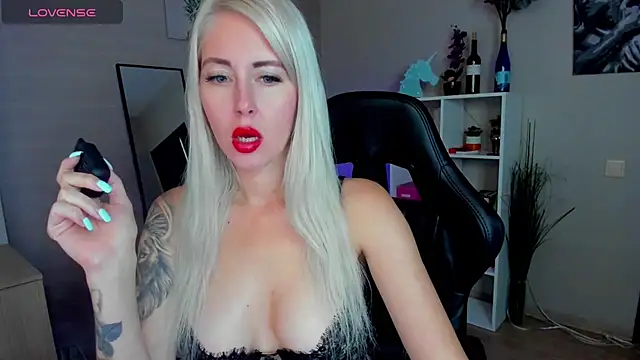 Snapshot of Mermaid_N chatting on 09.25.25 Mermaid N online show from 09.25.25