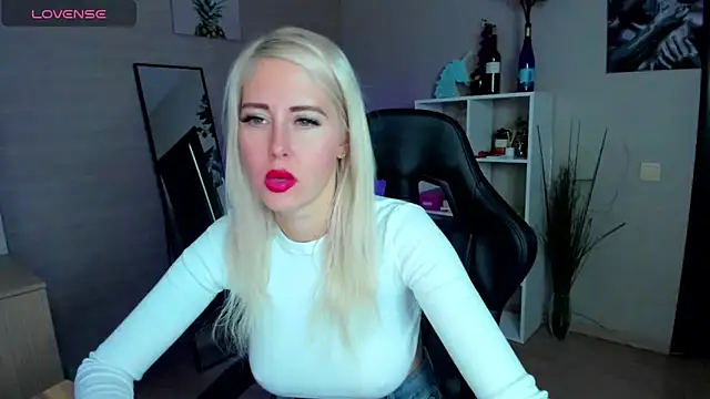 Snapshot of Mermaid_N chatting on 10.16.25 Mermaid N online show from 10.16.25